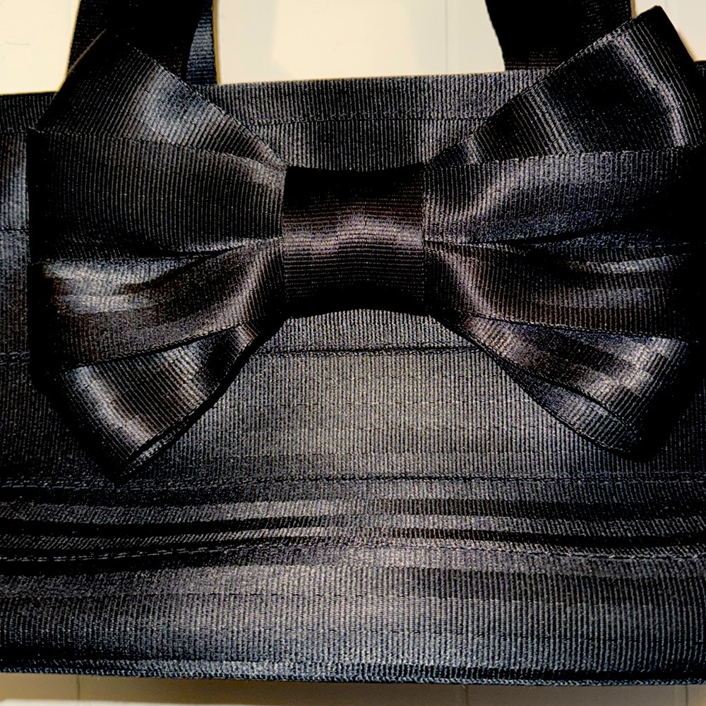 Harvey’s Seatbelt Bag